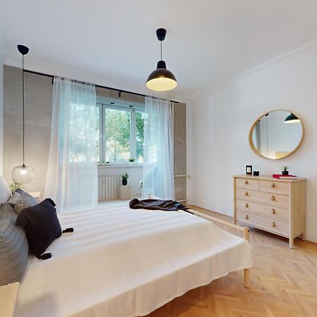 Modern 2 Bedroom Apt - Free Parking Pozsony Kültér fotó